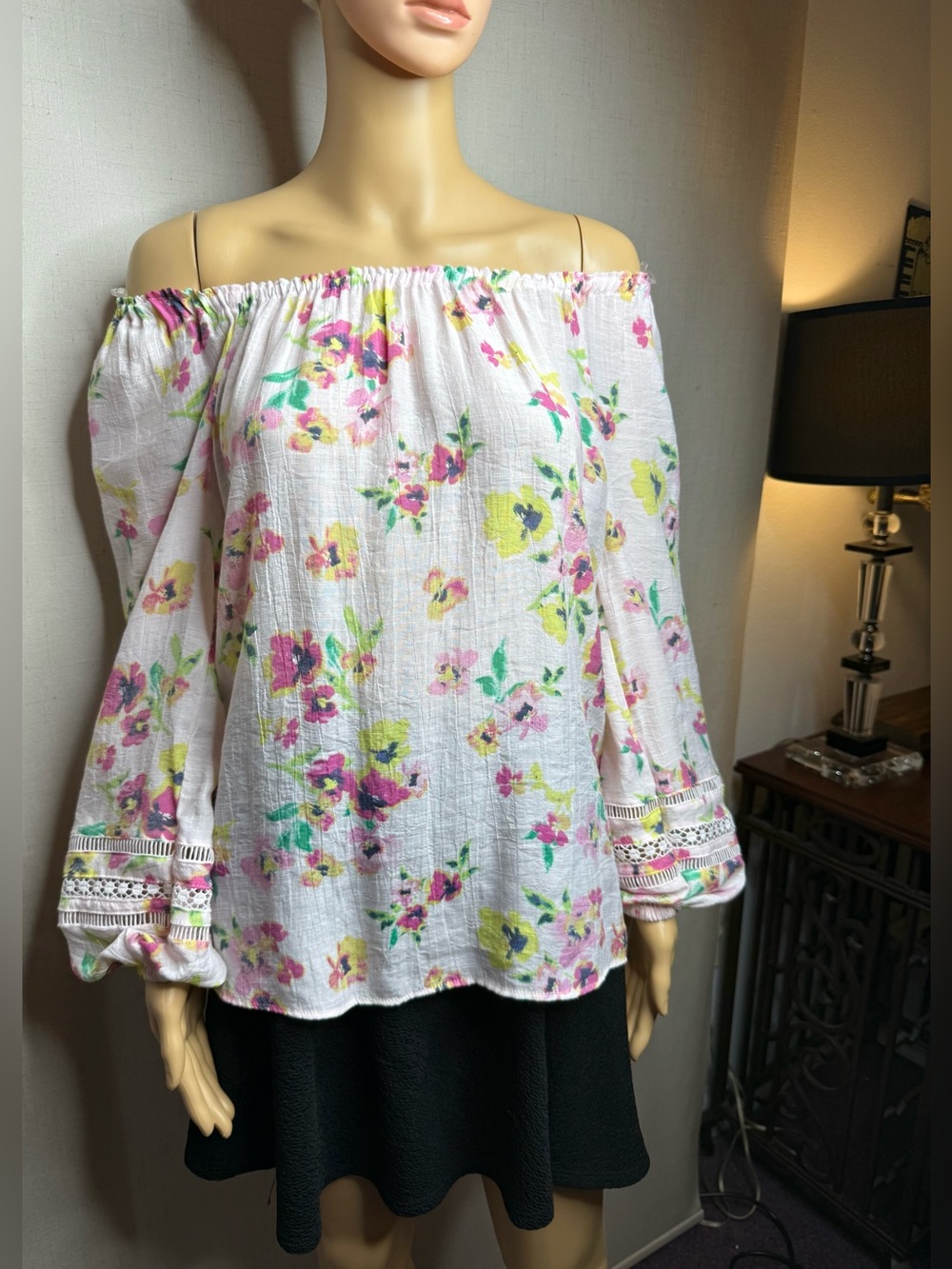 Hope & Harlow lightweight, off the shoulders, floral blouse. Sz.S